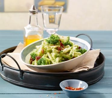 032015-pasta-mit-broccolicreme-und-doerrtomaten